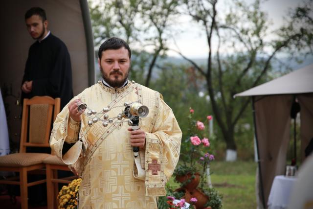 „Veșmântul liturgic” al bisericii din Recea, sfințit de PS Părinte Veniamin