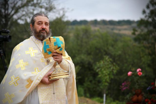 „Veșmântul liturgic” al bisericii din Recea, sfințit de PS Părinte Veniamin
