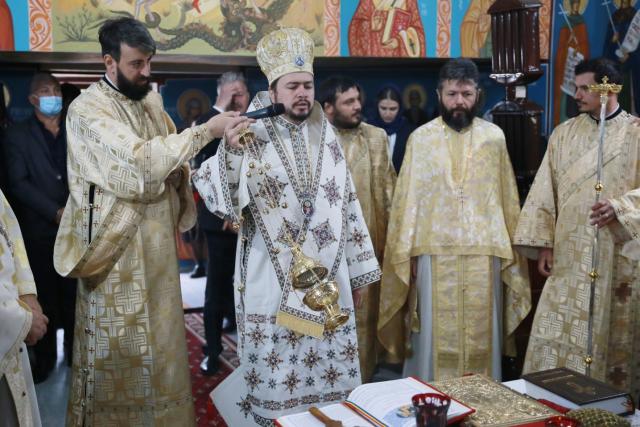 „Veșmântul liturgic” al bisericii din Recea, sfințit de PS Părinte Veniamin
