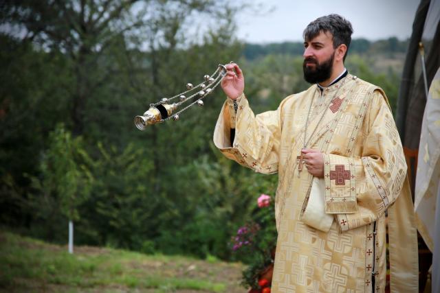 „Veșmântul liturgic” al bisericii din Recea, sfințit de PS Părinte Veniamin