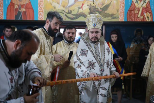 „Veșmântul liturgic” al bisericii din Recea, sfințit de PS Părinte Veniamin