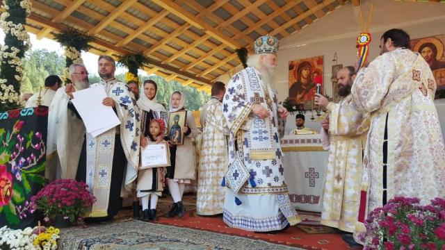 Biserica din Galu, ridicată de doi preoți, a fost târnosită de Părintele Arhiepiscop Calinic