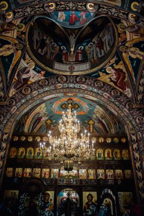 Biserica din Galu, ridicată de doi preoți, a fost târnosită de Părintele Arhiepiscop Calinic