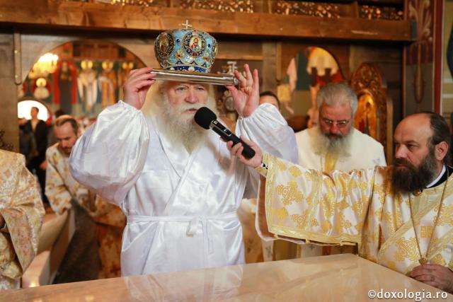 Biserica din Galu, ridicată de doi preoți, a fost târnosită de Părintele Arhiepiscop Calinic