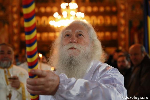 Biserica din Galu, ridicată de doi preoți, a fost târnosită de Părintele Arhiepiscop Calinic