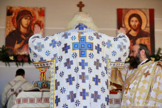 Biserica din Galu, ridicată de doi preoți, a fost târnosită de Părintele Arhiepiscop Calinic