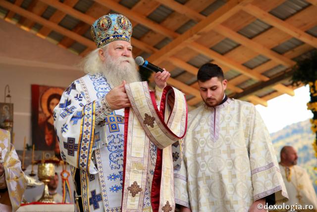 Biserica din Galu, ridicată de doi preoți, a fost târnosită de Părintele Arhiepiscop Calinic