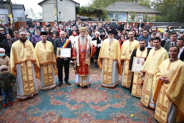 „Multele noastre păcate pot fi îndepărtate de prezența lui Dumnezeu”, le-a spus IPS Mitropolit Teofan credincioșilor din Dragalina