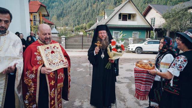 PS Părinte Andrei, Episcopul Covasnei și Harghitei, în Protopopiatul Piatra Neamț: a sfințit o casă socială și un centru social