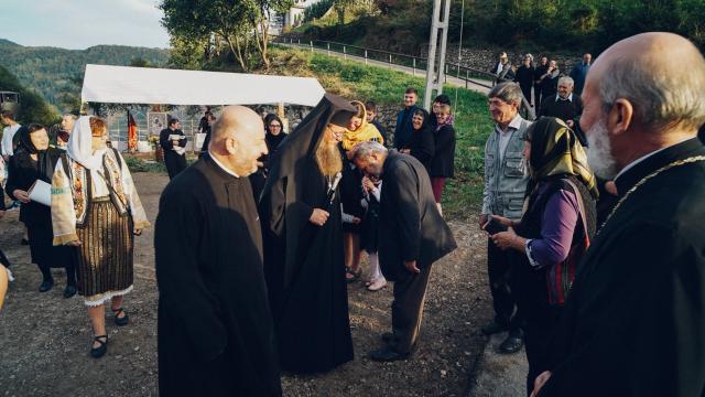 PS Părinte Andrei, Episcopul Covasnei și Harghitei, în Protopopiatul Piatra Neamț: a sfințit o casă socială și un centru social