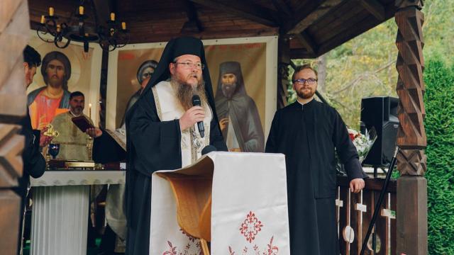 PS Părinte Andrei, Episcopul Covasnei și Harghitei, în Protopopiatul Piatra Neamț: a sfințit o casă socială și un centru social