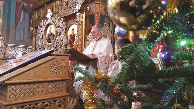 Recenzie: „Culegând roadele slujirii sale. Volum omagial dedicat Părintelui Vilie Doroșincă”
