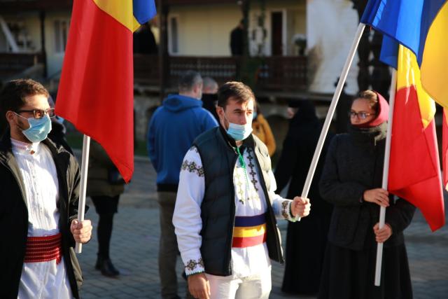Zi de hram la Mănăstirea Petru Vodă din județul Neamț: „Nu vă amăgiți: Dumnezeu nu Se lasă batjocorit”