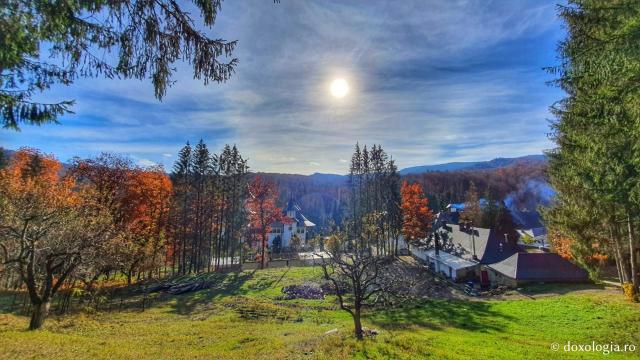 (Foto) Toamna și frumusețile ei – Mănăstirea Sihăstria
