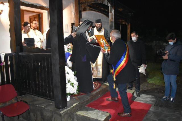 Sfințire de casă parohială la Crasnaleuca. PS Părinte Damaschin Dorneanul a săvârșit slujba
