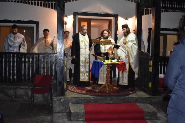 Sfințire de casă parohială la Crasnaleuca. PS Părinte Damaschin Dorneanul a săvârșit slujba