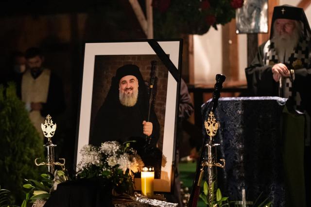 Starețul Mănăstirii Partoș a fost înmormântat. IPS Ioan: „Îl va căuta în cer pe Sfântul Iosif”