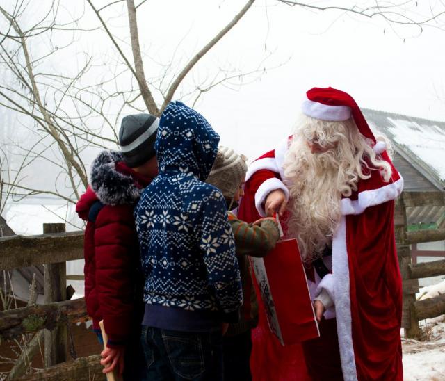 Acțiunea umanitară „Poți fi și tu Moș Crăciun”, organizată de ASCOR Alba Iulia