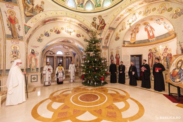 Patriarhul, de Ajun: „În copilărie împodobeam pomul de Crăciun cu ceea ce primeam la colindat”