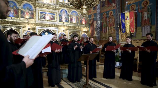 (Video) Corul Psaltic „Sfântul Ioan Damaschin” – Sculați, fete și feciori