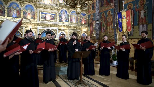 (Video) Corul Psaltic „Sfântul Ioan Damaschin” – Colindăm, colindători