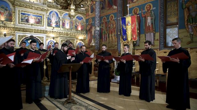 (Video) Corul Psaltic „Sfântul Ioan Damaschin” – Colindăm, iar colindăm