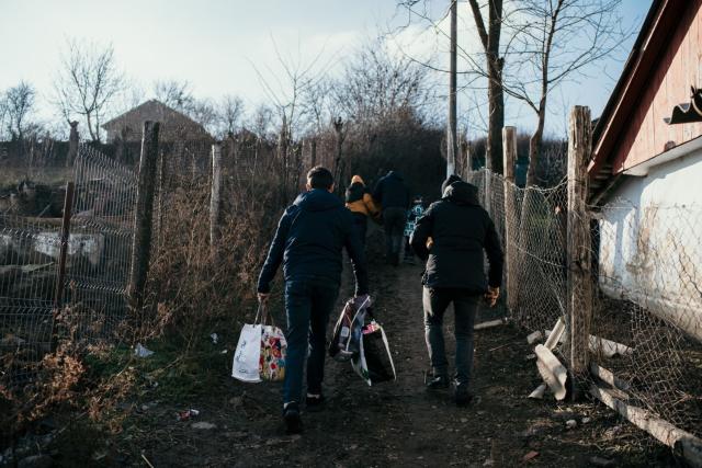 Bucurie pentru 20 de familii neajutorate din partea Sfântului Nicolae