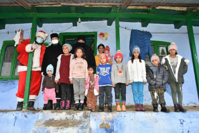 330 de copii din satele din nordul județului Vaslui au fost vizitați marți de Caravana „Dar de Crăciun”