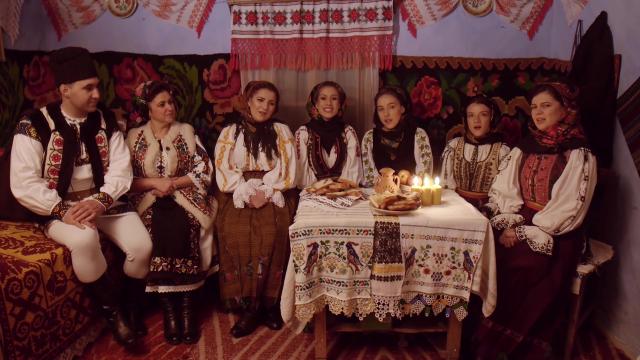 (Video) Coborât-a, coborât – Fetele de pe Târnave