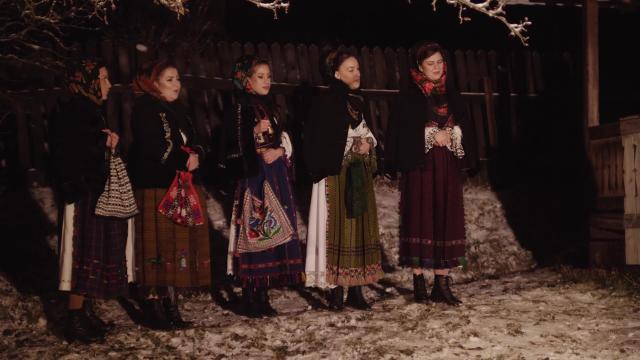 (Video) Rămâi, gazdă, sănătoasă – Fetele de pe Târnave