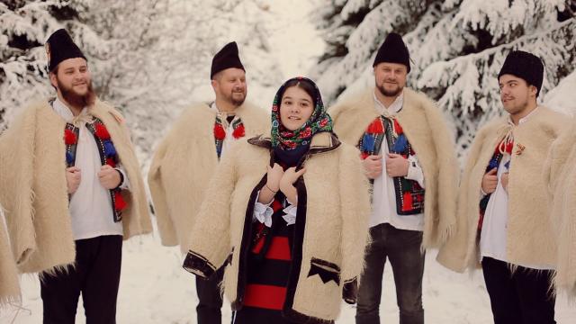 (Video) Azi e miercuri, mâine-i joi – Iulia Ioana Vlad și Grupul psaltic „Theologos”