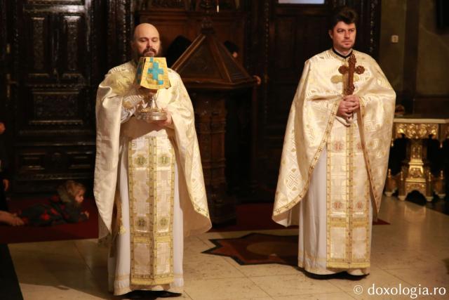 Duminica Sfinților Strămoși la Catedrala Mitropolitană din Iași. IPS Teofan: „Viața creștină este o viață a bucuriei”