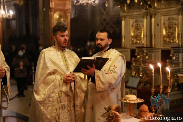 Slujba de binecuvântare a Noului An la Catedrala Mitropolitană. IPS Teofan: „Nădăjduim că vom fi mai aproape de Domnul”