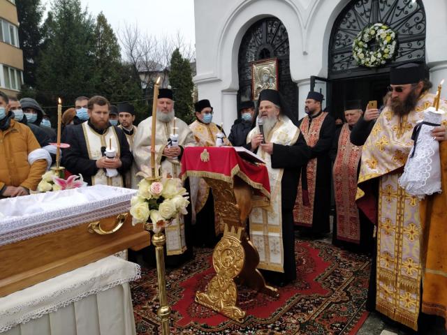 Părintele Episcop Ignatie a oficiat slujba de înmormântare a doamnei preotese Roxana Nicoleta Apostu