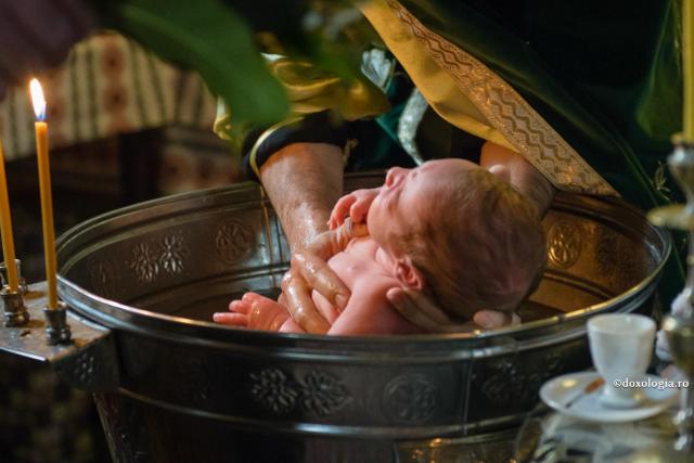 Părinţii care au numai cununia civilă îşi pot boteza copiii?