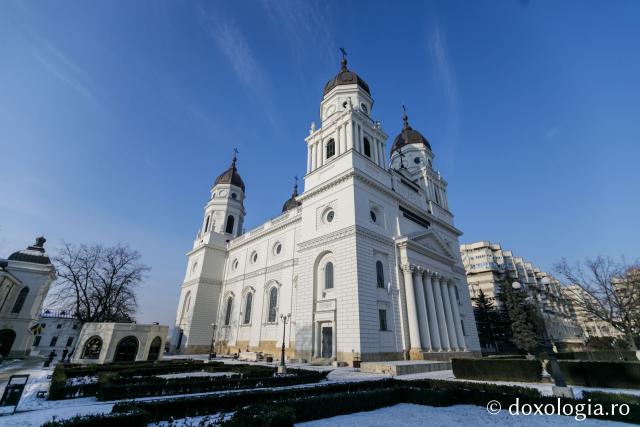 (Foto) Imagini dintr-o dimineață geroasă la Catedrala Mitropolitană din Iași
