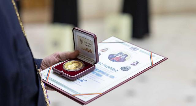 Patriarhul Daniel a oferit diplome şi medalii pentru 27 de unităţi medicale din Arhiepiscopia Bucureștilor