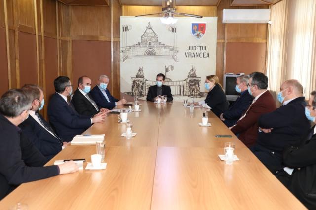 Vizită oficială la Consiliul Județean Vrancea a conducerii UAIC, în vederea înființării unei extensiuni la Focșani