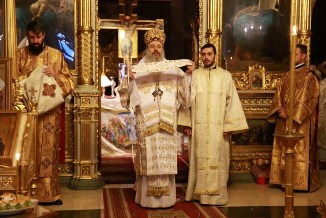 Slujbă arhierească la Catedrala Mitropolitană din Iași: „Dumnezeu ne oferă harul Său”