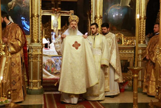 Slujbă arhierească la Catedrala Mitropolitană din Iași: „Dumnezeu ne oferă harul Său”