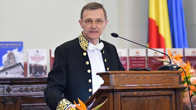 (Interviu) Președintele Academiei Române: „Un proiect de țară ar trebui bazat pe educație și sănătate, așezate pe valori creștine”