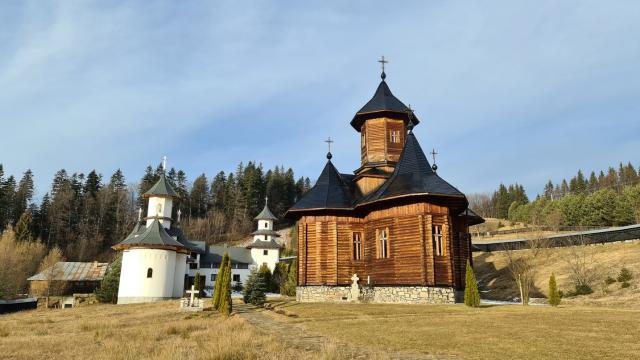 PS Părinte Damaschin, la mănăstirea cu rânduială athonită „Sfântul Daniil Sihastrul”: „Mântuirea nu se obține ușor”