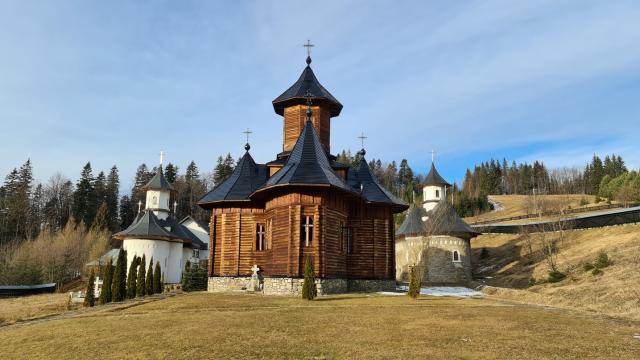 PS Părinte Damaschin, la mănăstirea cu rânduială athonită „Sfântul Daniil Sihastrul”: „Mântuirea nu se obține ușor”