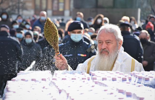 (Video) Mitropolitul Andrei: „La Bobotează apa devine vehicul purtător de Duh Sfânt”