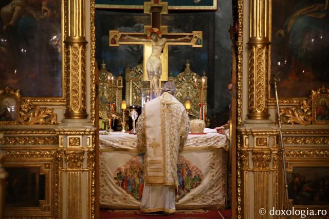 Părintele Mitropolit Teofan a slujit la Iași prima Sfântă Liturghie din noul an