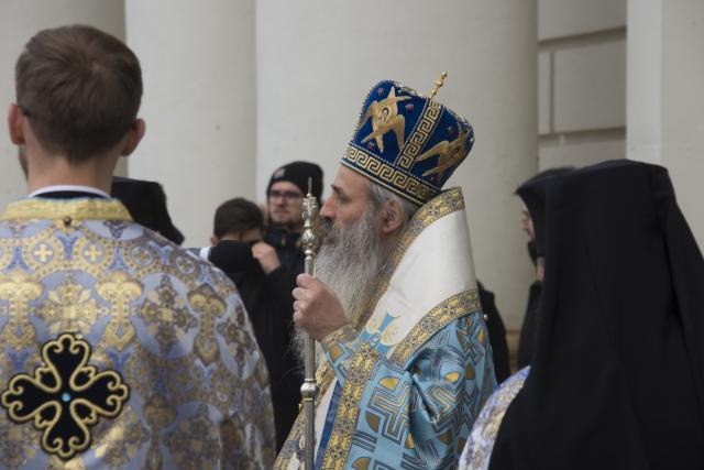 IPS Mitropolit Teofan, la slujba Bobotezei: „Se cuvine a nu ceda, a nu abandona lupta, a nu ne pierde curajul, și, Doamne ferește, a nu deznădăjdui”