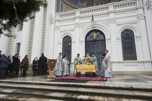 IPS Mitropolit Teofan, la slujba Bobotezei: „Se cuvine a nu ceda, a nu abandona lupta, a nu ne pierde curajul, și, Doamne ferește, a nu deznădăjdui”