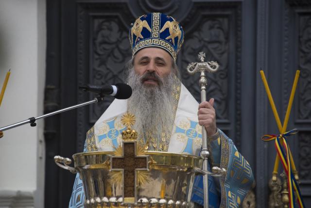 IPS Mitropolit Teofan, la slujba Bobotezei: „Se cuvine a nu ceda, a nu abandona lupta, a nu ne pierde curajul, și, Doamne ferește, a nu deznădăjdui”