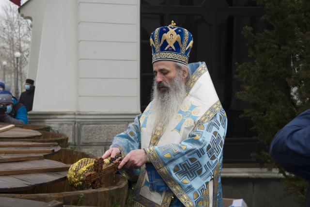 IPS Mitropolit Teofan, la slujba Bobotezei: „Se cuvine a nu ceda, a nu abandona lupta, a nu ne pierde curajul, și, Doamne ferește, a nu deznădăjdui”