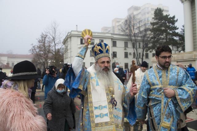IPS Mitropolit Teofan, la slujba Bobotezei: „Se cuvine a nu ceda, a nu abandona lupta, a nu ne pierde curajul, și, Doamne ferește, a nu deznădăjdui”